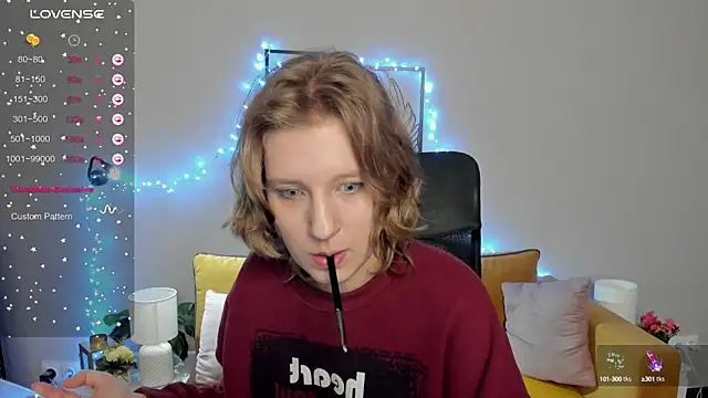 Hailey Foxy online show from 10-04-25, 08:49