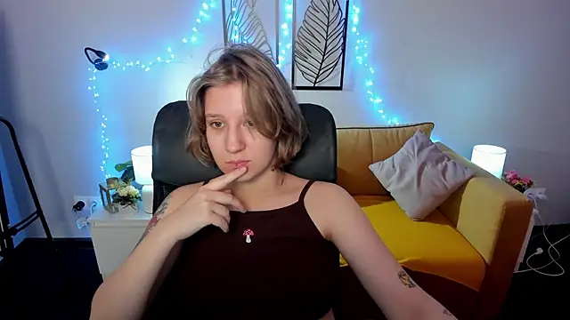 Hailey Foxy online show from 10-13-25, 08:49