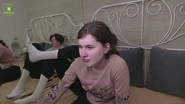 Snapshot of ViviaraNGendy chatting on 10-11-25, 10:49 ViviaraNGendy online show from 10-11-25, 10:49