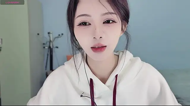 Sue101010 online show from 11-21-25, 07:02