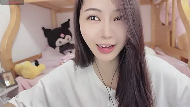 Sue101010 online show from 10-05-25, 06:15