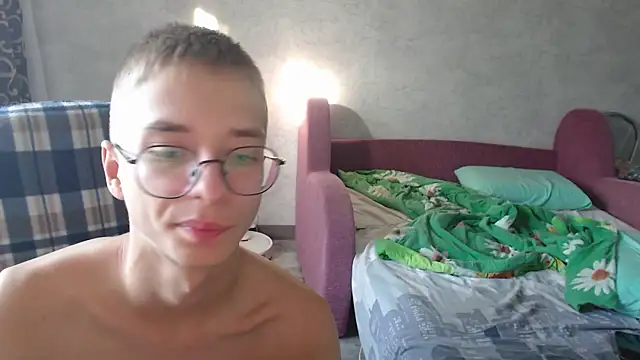 glasses cat online show from 09-22-25, 05:57