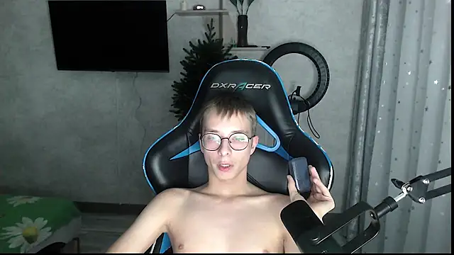 glasses cat online show from 01-09-26, 09:44