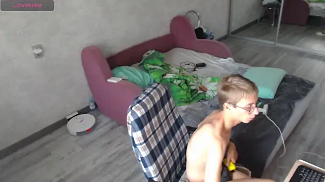 glasses cat online show from 09-14-25, 02:50