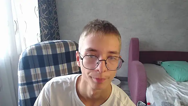 glasses cat online show from 09-20-25, 09:36