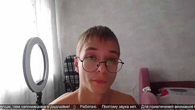 glasses cat online show from 10-18-25, 07:32