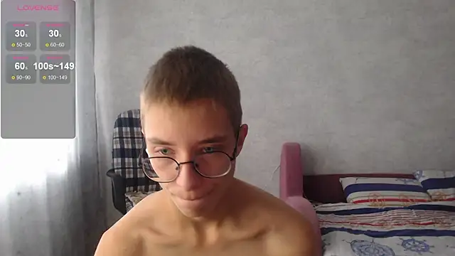 glasses cat online show from 10-08-25, 07:54