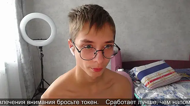 glasses cat online show from 11-13-25, 09:46