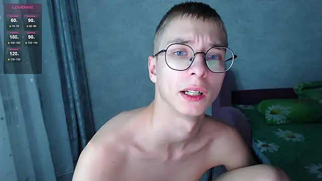 glasses cat online show from 11-24-25, 08:20