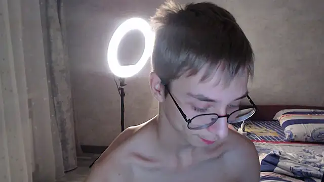 glasses cat online show from 11-11-25, 09:53