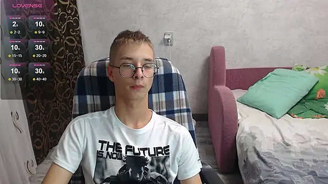 glasses cat online show from 09-21-25, 05:18