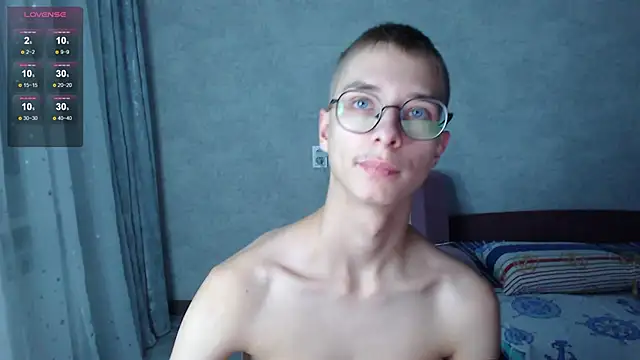 glasses cat online show from 11-18-25, 08:56