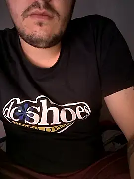 Snapshot of medinogang chatting on 10-19-25, 09:39 medinogang online show from 10-19-25, 09:39
