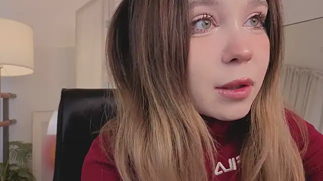 Snapshot of Lina_Glow chatting on 02-12-26, 06:57 Lina Glow online show from 02-12-26, 06:57