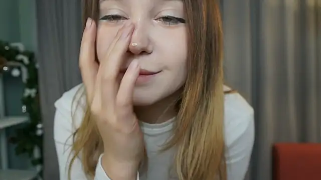 Snapshot of Lina_Glow chatting on 01-16-26, 06:50 Lina Glow online show from 01-16-26, 06:50