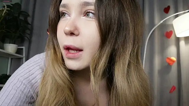 Snapshot of Lina_Glow chatting on 02-11-26, 07:08 Lina Glow online show from 02-11-26, 07:08