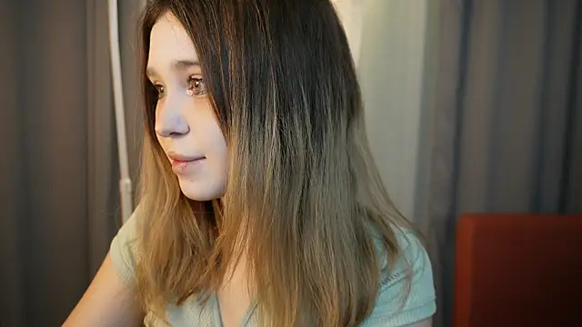 Snapshot of Lina_Glow chatting on 11-20-25, 07:09 Lina Glow online show from 11-20-25, 07:09