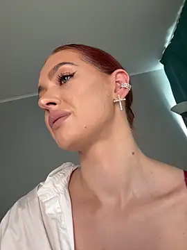 LittleFox    online show from 09-15-25, 06:25