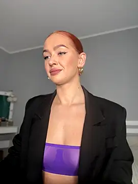 LittleFox    online show from 10-06-25, 07:09