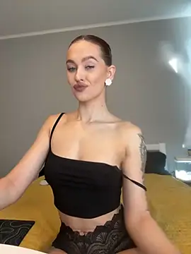 LittleFox    online show from 09-24-25, 06:53