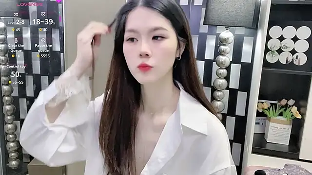 Yueyue-MM online show from 10-23-25, 12:20