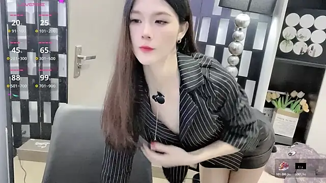 Yueyue-MM online show from 10-17-25, 12:14
