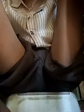 Snapshot of simi-lucy chatting on 10-28-25, 06:34 simi-lucy online show from 10-28-25, 06:34