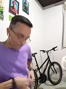 dinho carioca online show from 10-15-25, 03:42