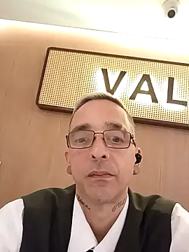 dinho carioca online show from 02-16-26, 12:42