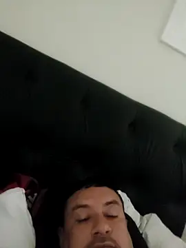 andrerj22 online show from 12-18-25, 03:38