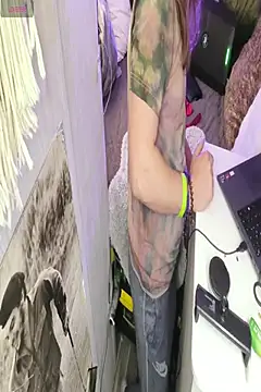 JuliCarl online show from 04-15-26, 01:44