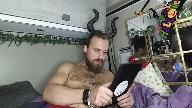 JuliCarl online show from 10-30-25, 08:17