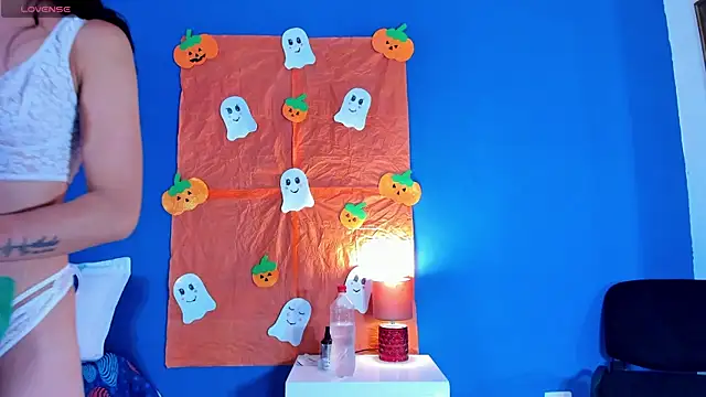 Grettel w online show from 10-21-25, 07:35