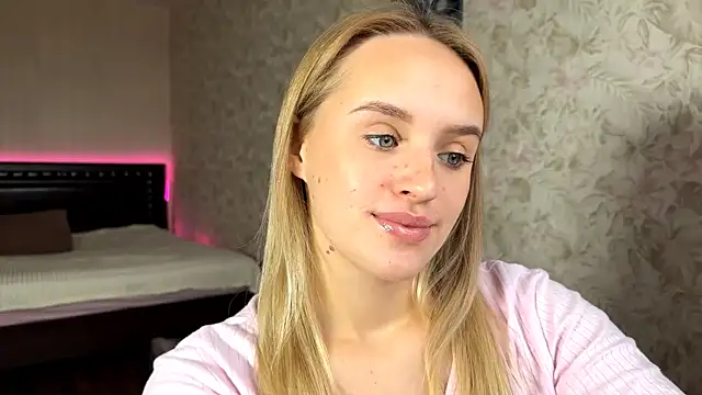 Snapshot of ElisabetLorney chatting on 10-13-25, 08:38 ElisabetLorney online show from 10-13-25, 08:38