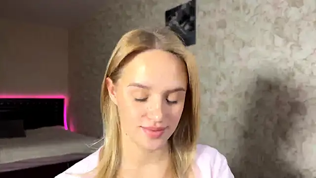 Snapshot of ElisabetLorney chatting on 10-10-25, 07:09 ElisabetLorney online show from 10-10-25, 07:09