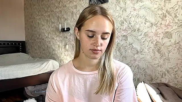 Snapshot of ElisabetLorney chatting on 09-11-25, 07:41 ElisabetLorney online show from 09-11-25, 07:41