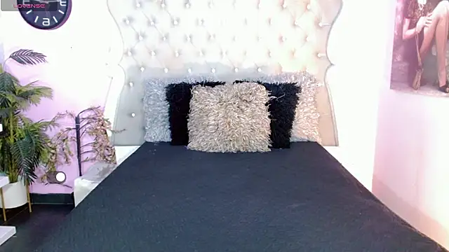 Honey Moontsts online show from 02-08-26, 12:03