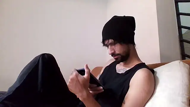 Snapshot of Alejandro92_cali chatting on 04-12-26, 03:04 Alejandro92 cali online show from 04-12-26, 03:04