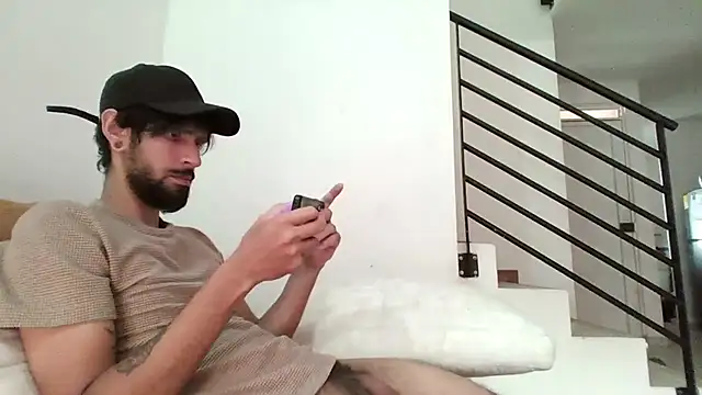 Snapshot of Alejandro92_cali chatting on 03-08-26, 03:48 Alejandro92 cali online show from 03-08-26, 03:48