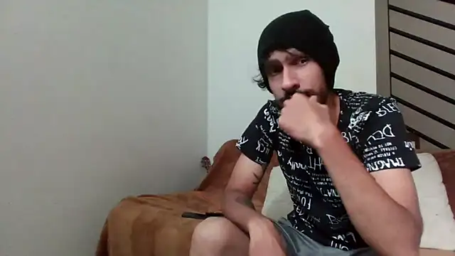 Snapshot of Alejandro92_cali chatting on 05-18-26, 07:29 Alejandro92 cali online show from 05-18-26, 07:29