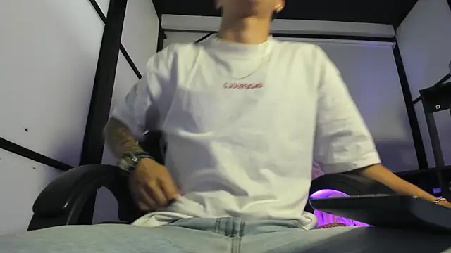 liaamsmiith  online show from 02-24-26, 12:39