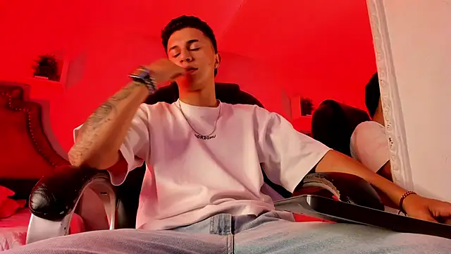 liaamsmiith  online show from 02-10-26, 12:37