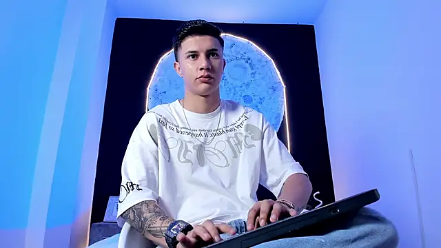 liaamsmiith  online show from 10-28-25, 12:15