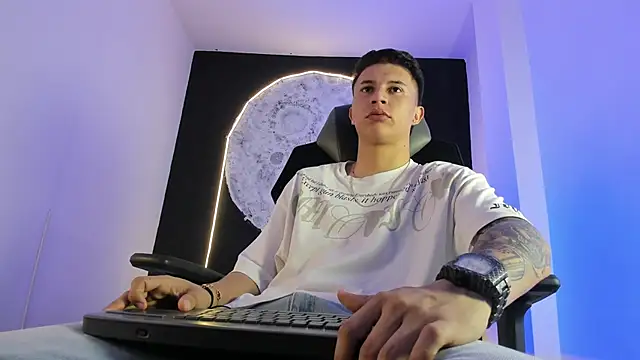 liaamsmiith  online show from 11-03-25, 12:31