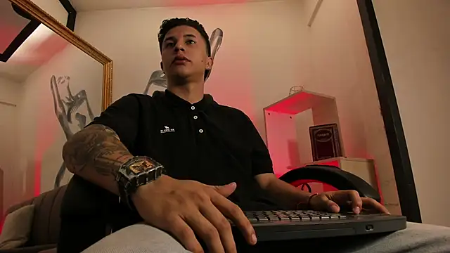 liaamsmiith  online show from 02-26-26, 12:27