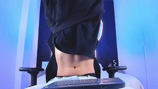 liaamsmiith  online show from 11-14-25, 12:20