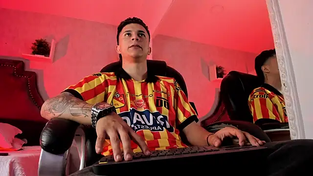 liaamsmiith  online show from 02-08-26, 12:14