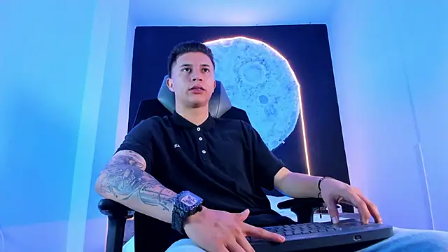 liaamsmiith  online show from 11-07-25, 11:59