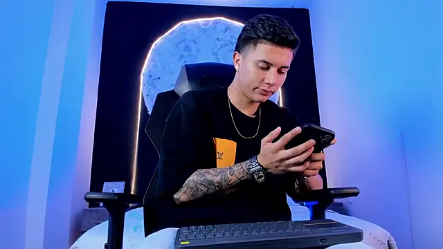 liaamsmiith  online show from 10-29-25, 12:37