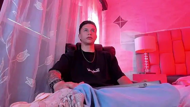 liaamsmiith  online show from 03-01-26, 12:27